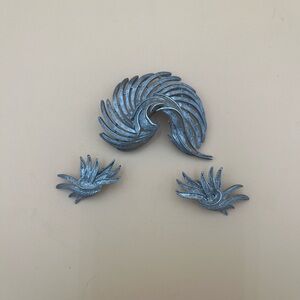 Vintage Oscar de la Renta brooch and clip-on earrings set.